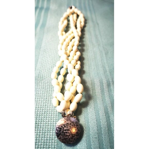 Multi-Strand White Bead Bracelet with Ornate Silver-Tone Clasp 1960s Medium - Picture 2 of 11